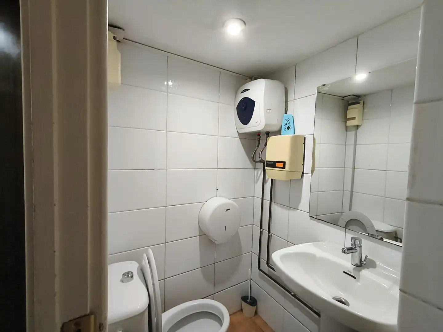 Baño de Local en traspaso en Barcelona con Aire acondicionado y Amueblado