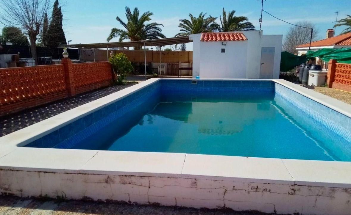 Piscina de Casa o xalet de lloguer en Alcalá de Guadaira amb Aire condicionat, Terrassa i Traster