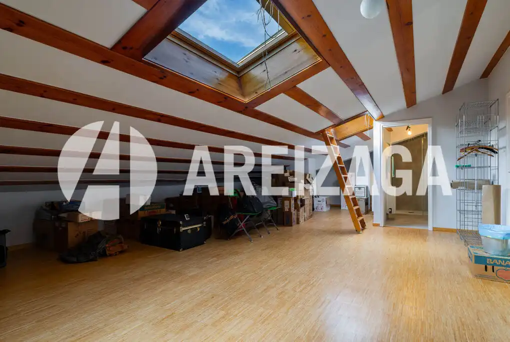 Piso en venta en Donostia - San Sebastián  con Calefacción, Terraza y Trastero