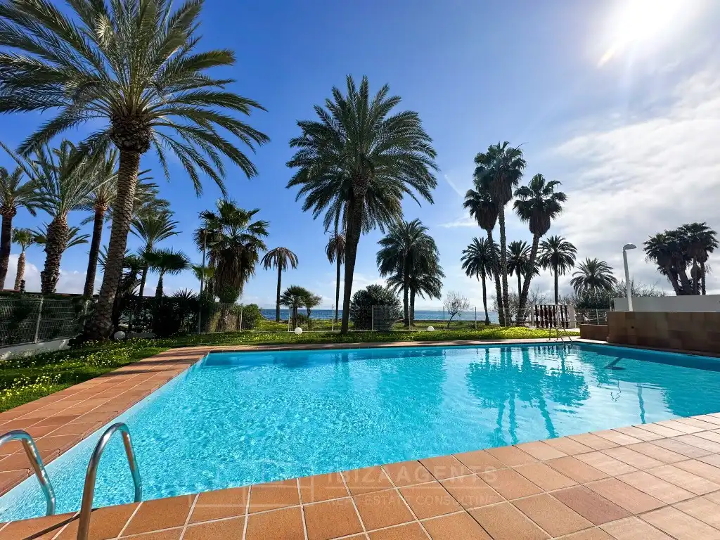 Piscina de Dúplex en venta en Eivissa con Aire acondicionado