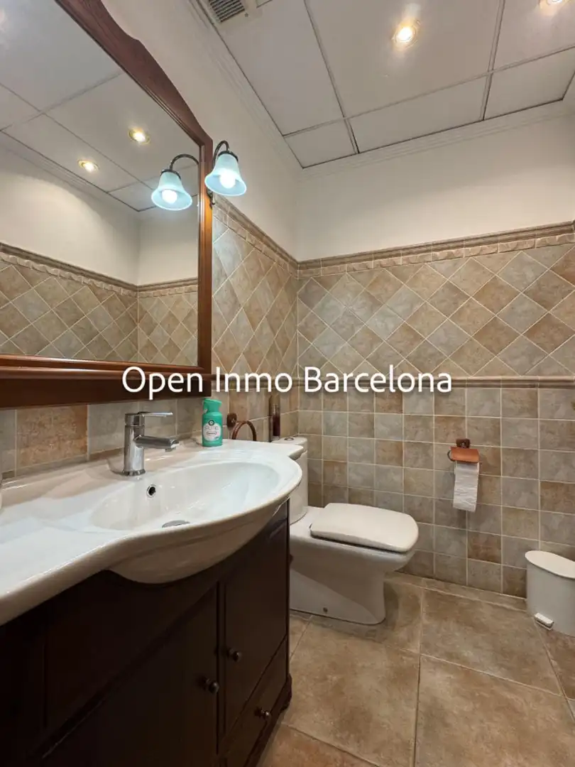 Bathroom of Houses for sale in Castelldefels  with Air Conditioner, Heating and Private garden