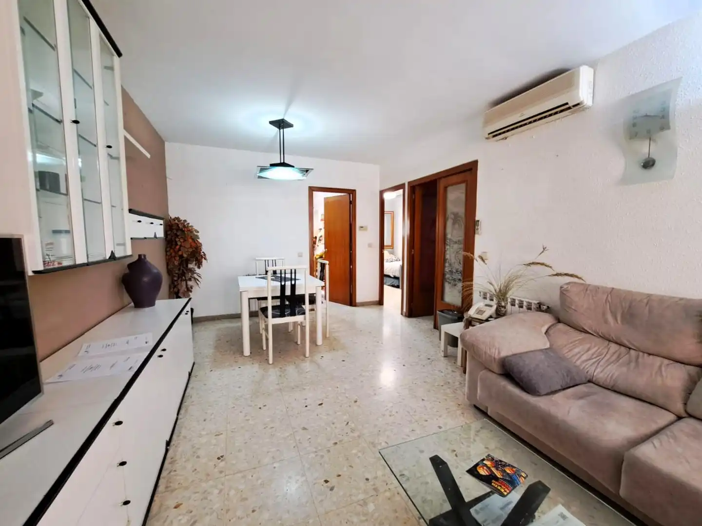 Sala d'estar de Pis en venda en Olesa de Montserrat amb Aire condicionat, Calefacció i Jardí privat