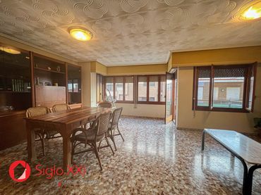 Appartamento con balcone in vendita a Centro