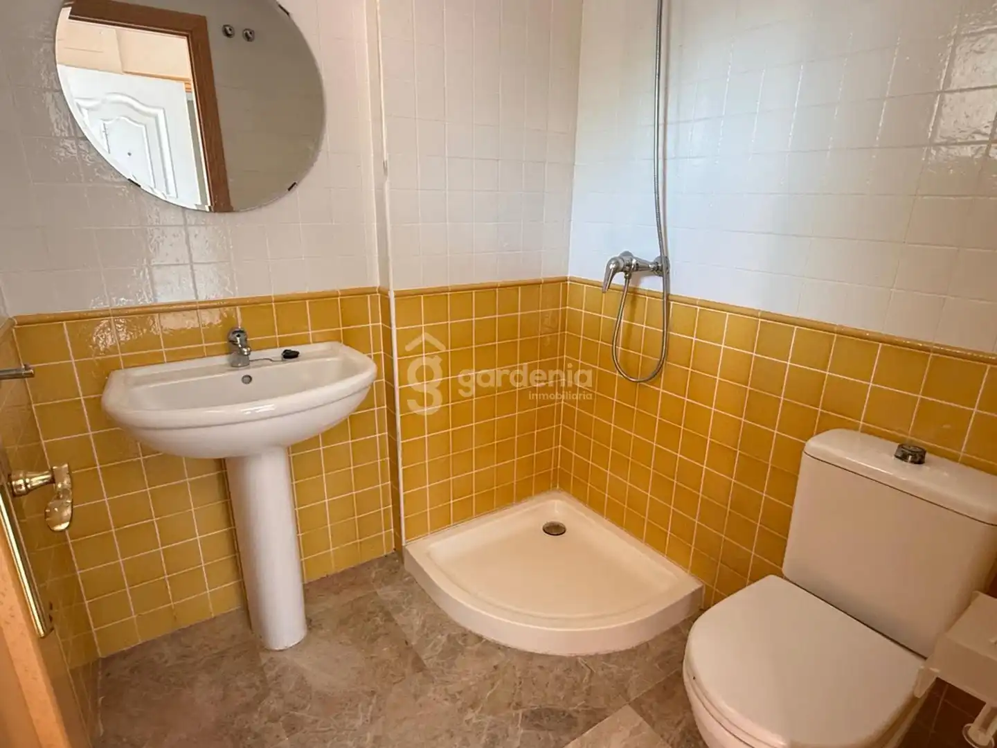 Baño de Casa adosada en venta en Castilleja de la Cuesta con Aire acondicionado y Terraza