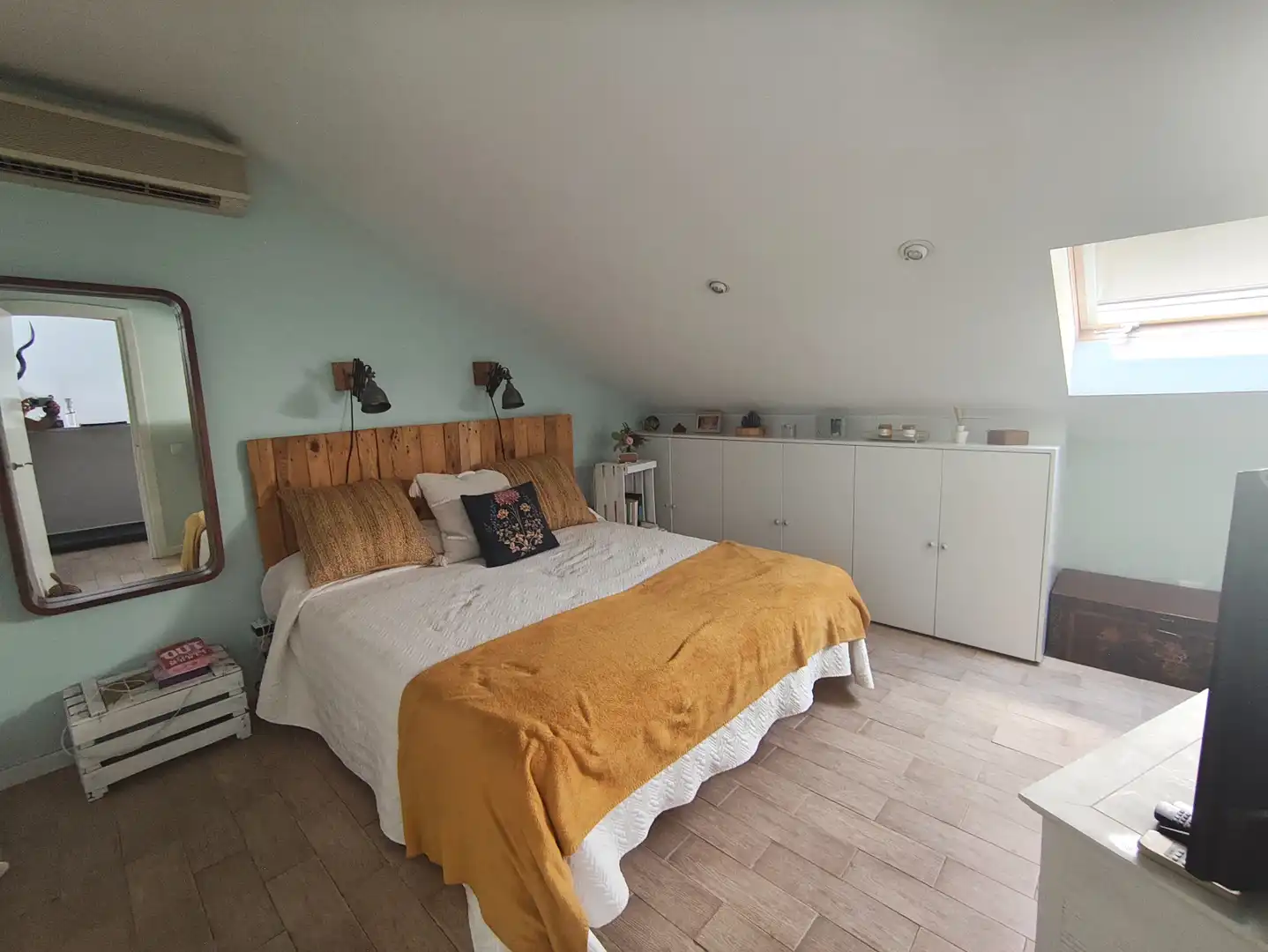 Schlafzimmer von Einfamilien-Reihenhaus zum Verkauf in Algete mit Klimaanlage, Heizung und Privatgarten