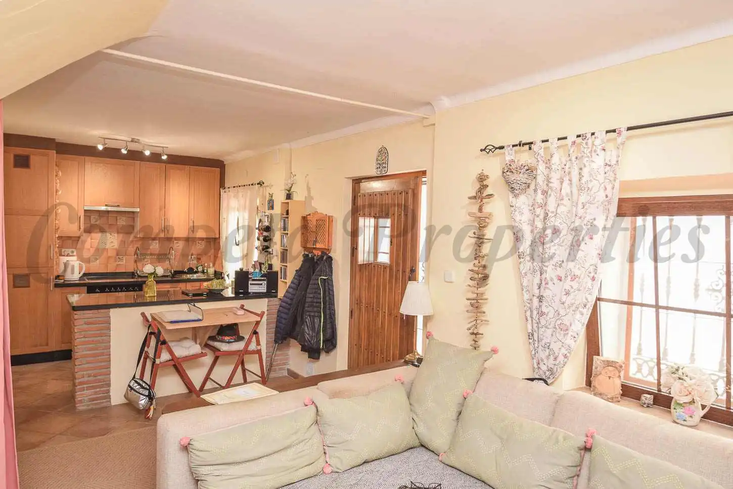 Sala d'estar de Casa o xalet en venda en Torrox amb Calefacció, Terrassa i Traster