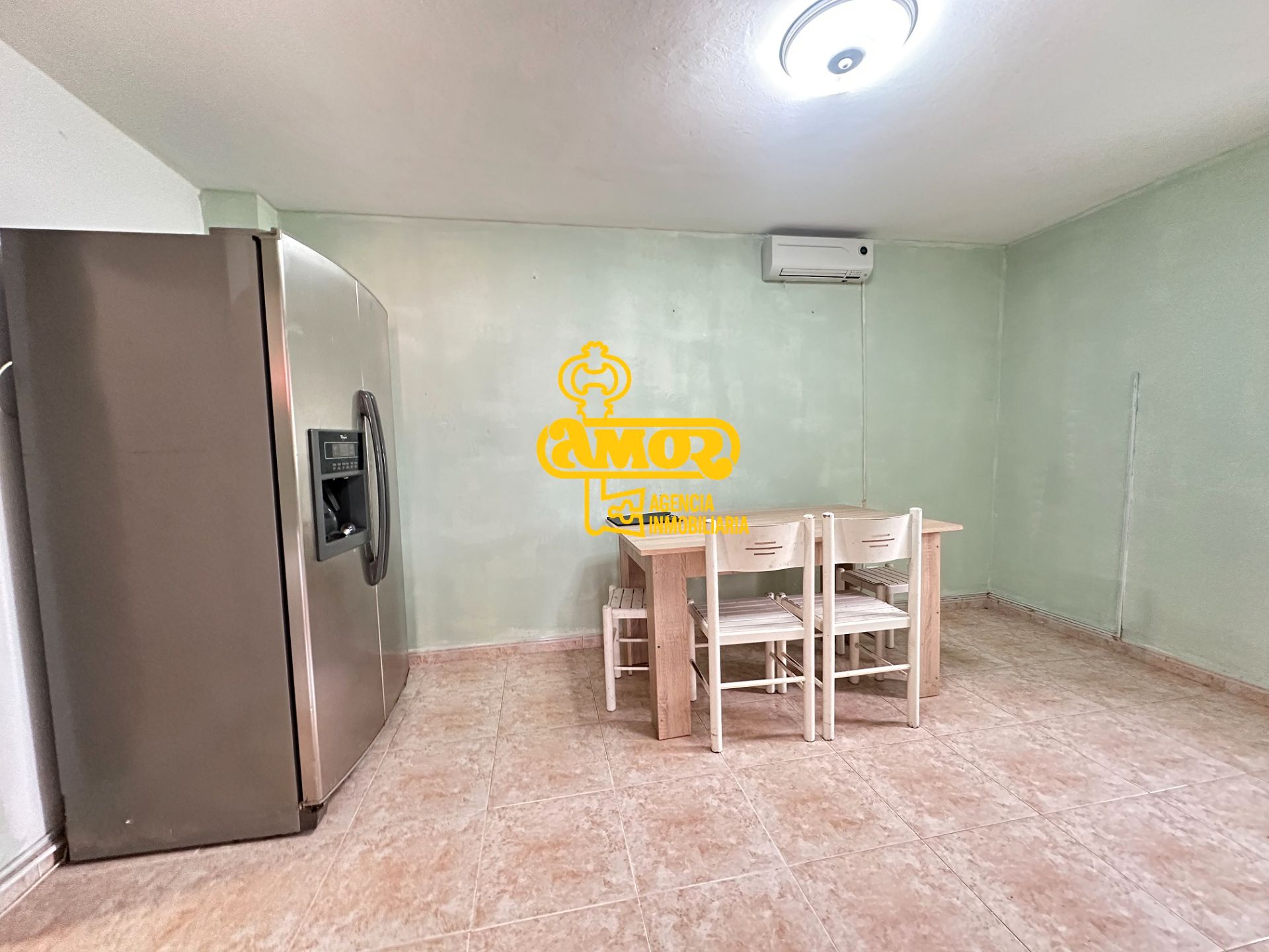 Cuina de Casa o xalet en venda en Santiago de Compostela  amb Calefacció