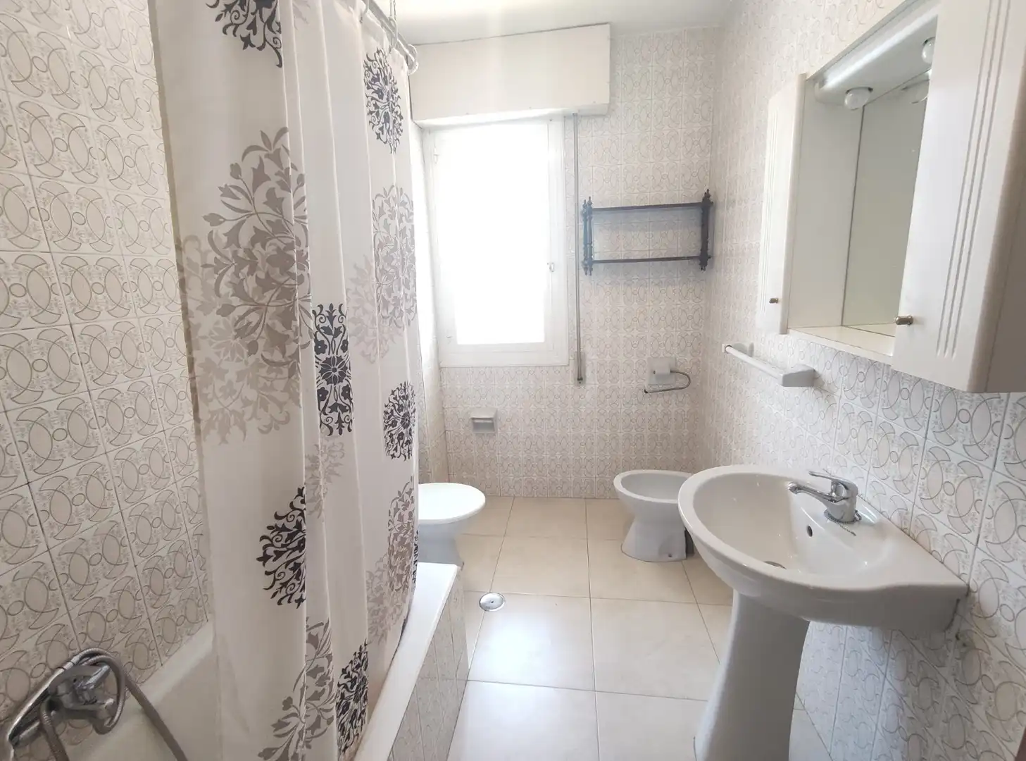 Badezimmer von Wohnung zur Miete in Ourense Capital  mit Heizung, Möbliert und Ofen
