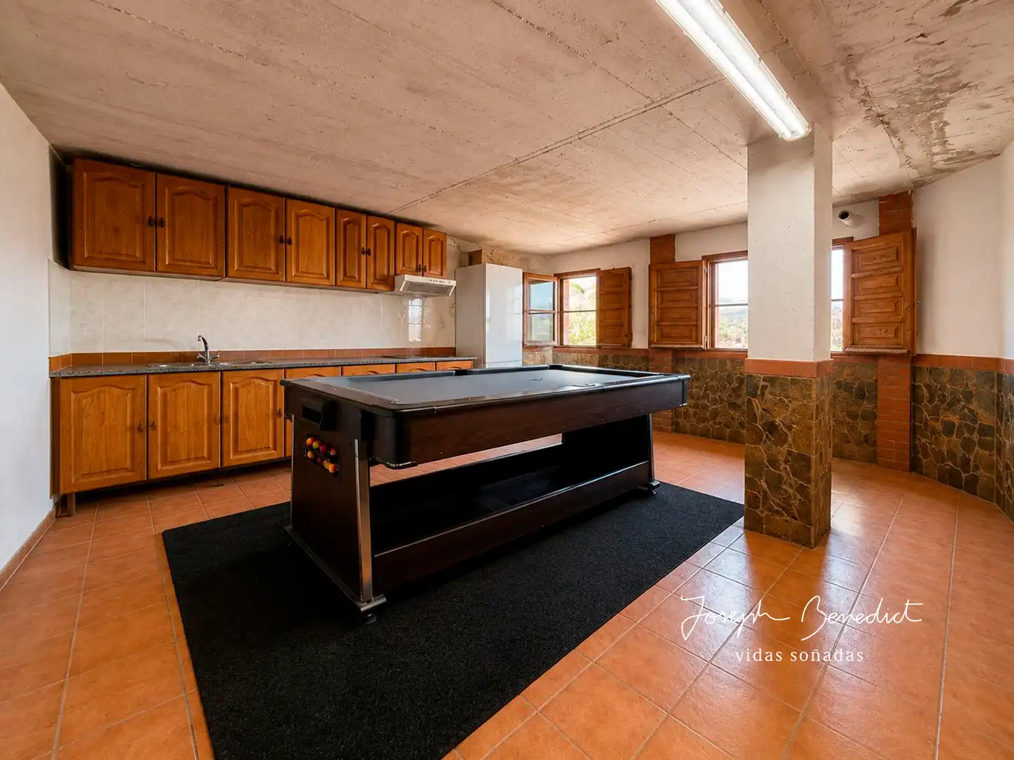 Cuina de Casa o xalet en venda en Sant Vicenç Dels Horts amb Aire condicionat, Calefacció i Jardí privat