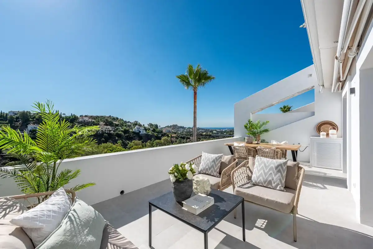 Terrassa de Apartament en venda en Benahavís amb Aire condicionat, Terrassa i Piscina comunitària