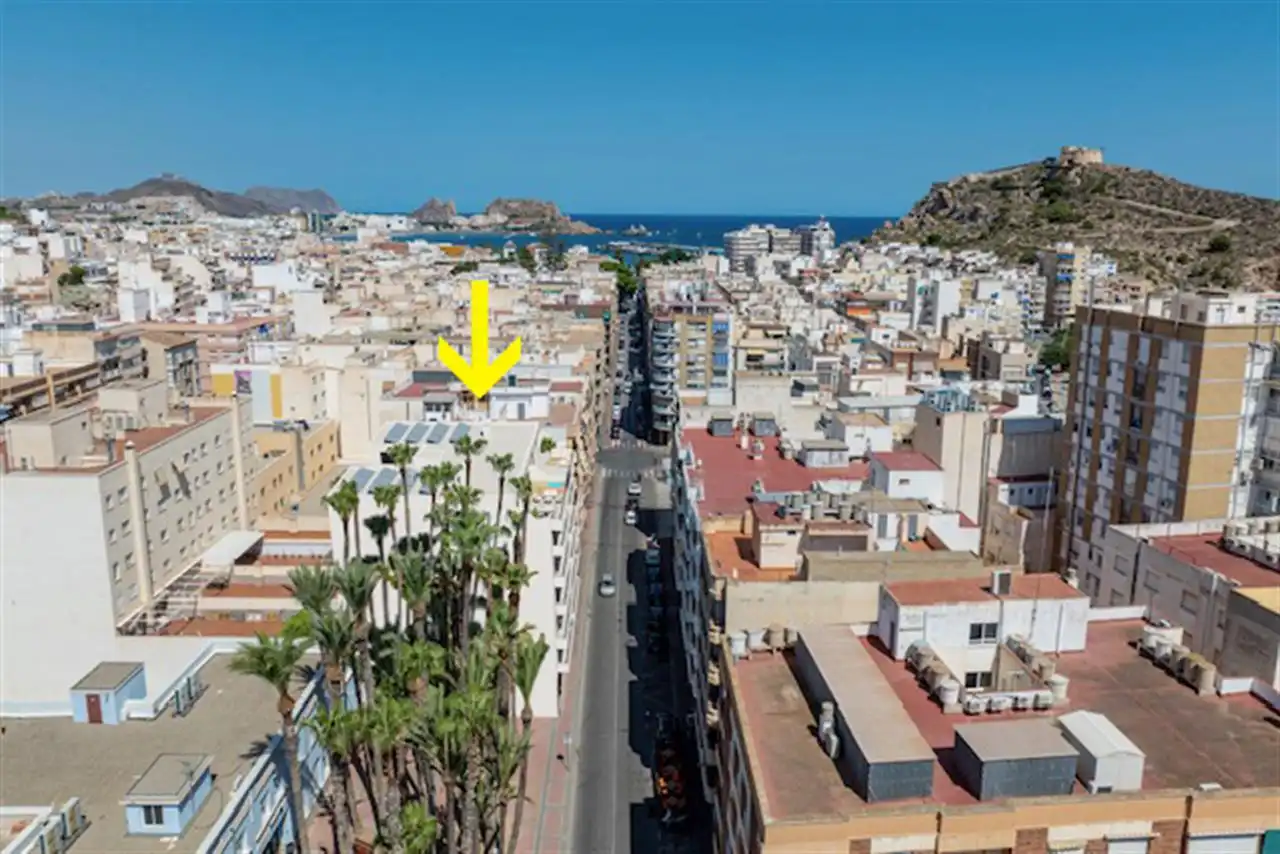 Vista exterior de Àtic en venda en Águilas amb Terrassa i Piscina