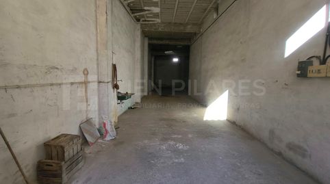 Amplio local diáfano de 150 m situado en una excelente zona. Dispone de puerta de cochera que facilita el acceso de vehículos. Ide, imatge 3