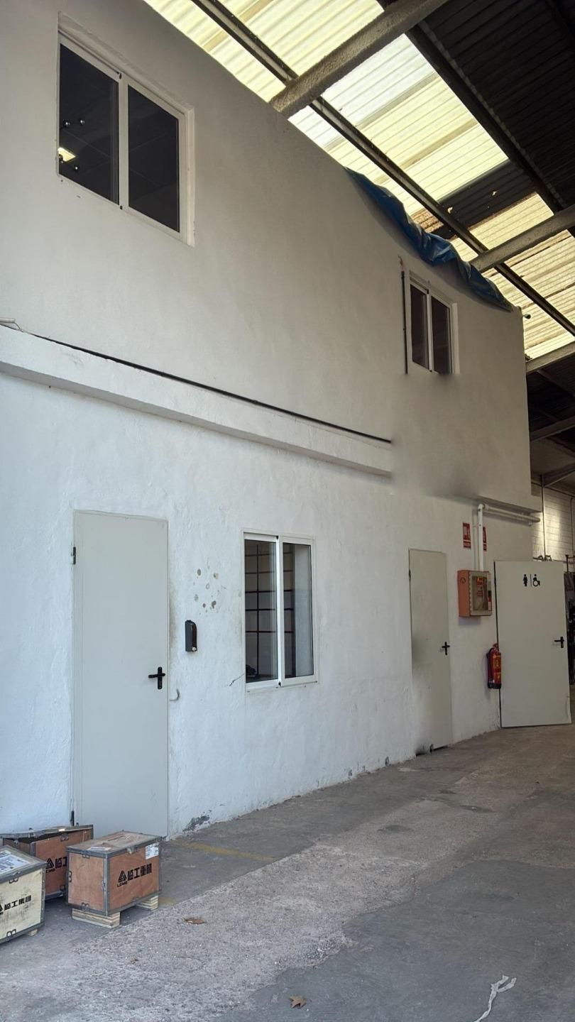 Vista exterior de Nave industrial en venta en Silla