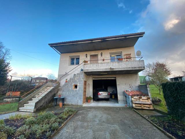 Casa-chalet en Venta en Amoeiro