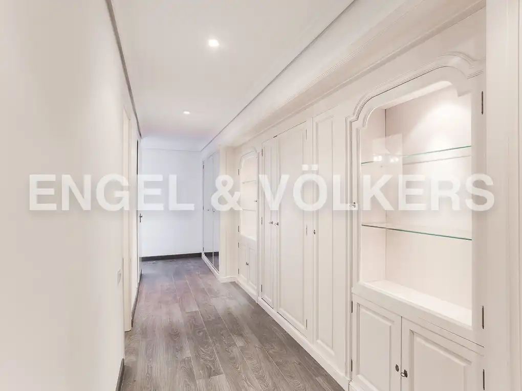 Wohnung zur Miete in Valencia mit Klimaanlage, Heizung und Balkon