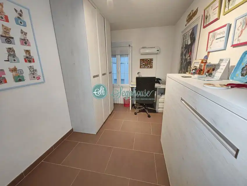 Piso en venta en Segovia con Calefacción, Terraza y Amueblado