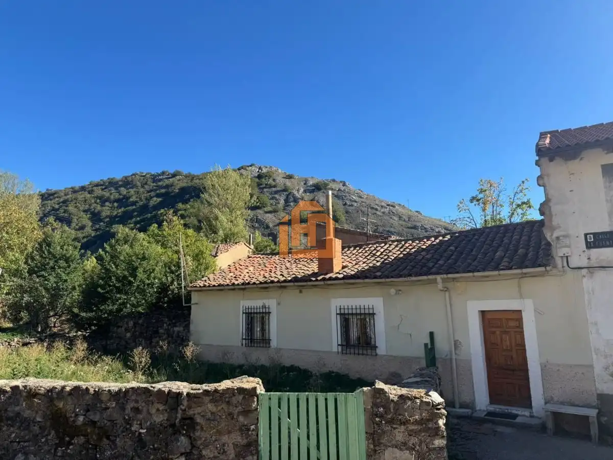 Vista exterior de Casa o chalet en venta en La Pola de Gordón , León