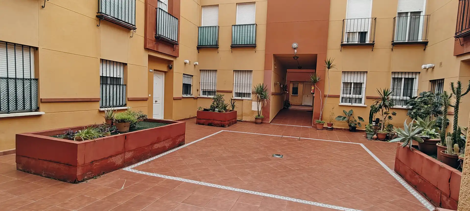 Vista exterior de Dúplex en venta en Dos Hermanas con Aire acondicionado, Trastero y Horno