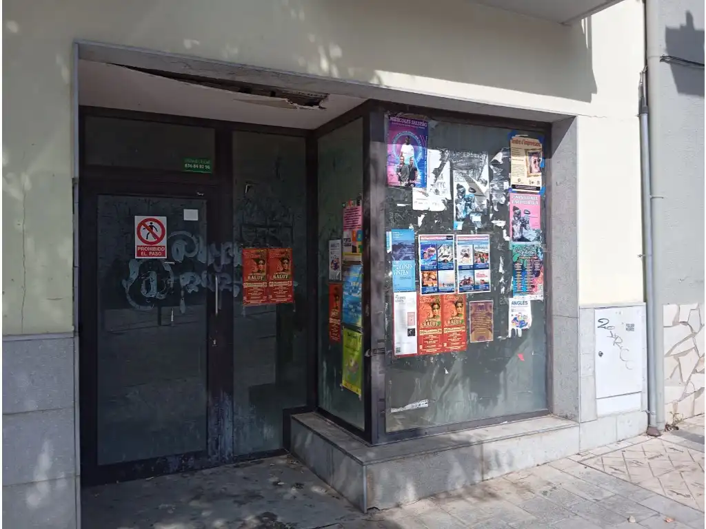 Business premises for sale in Calle Pi I Margall, imagen 2