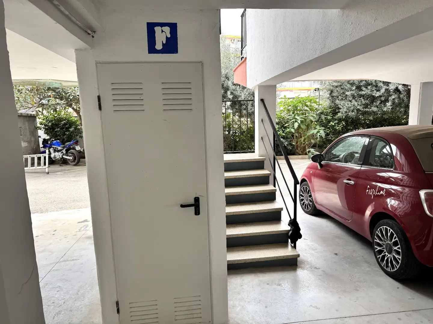 Aparcament de Apartament de lloguer en Benidorm amb Aire condicionat, Calefacció i Terrassa