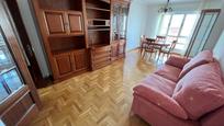 Sala d'estar de Pis en venda en Avilés amb Calefacció, Parquet i Terrassa