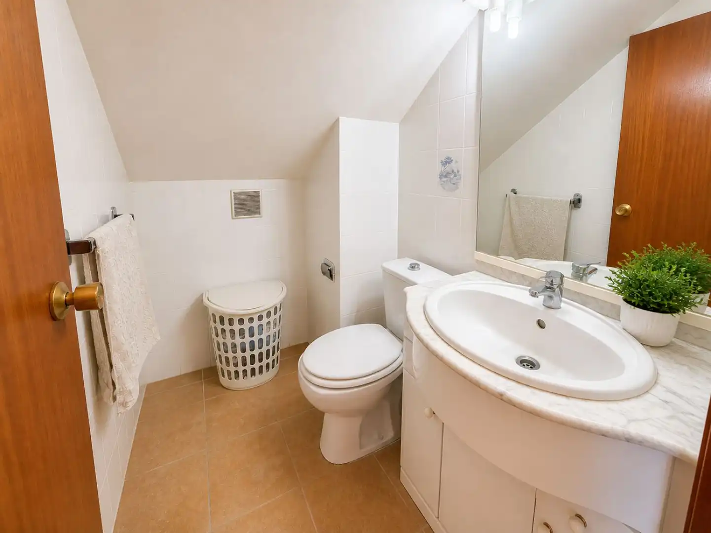 Bathroom of Houses for sale in Enguera  with Air Conditioner, Terrace and Furnished