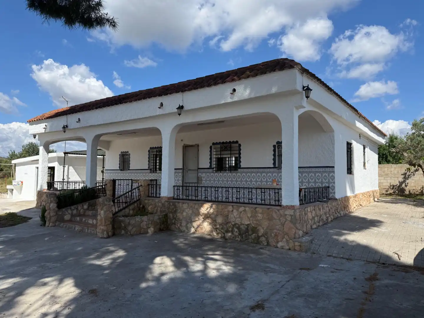 Exterior view of Houses for sale in Llíria  with Air Conditioner, Private garden and Terrace