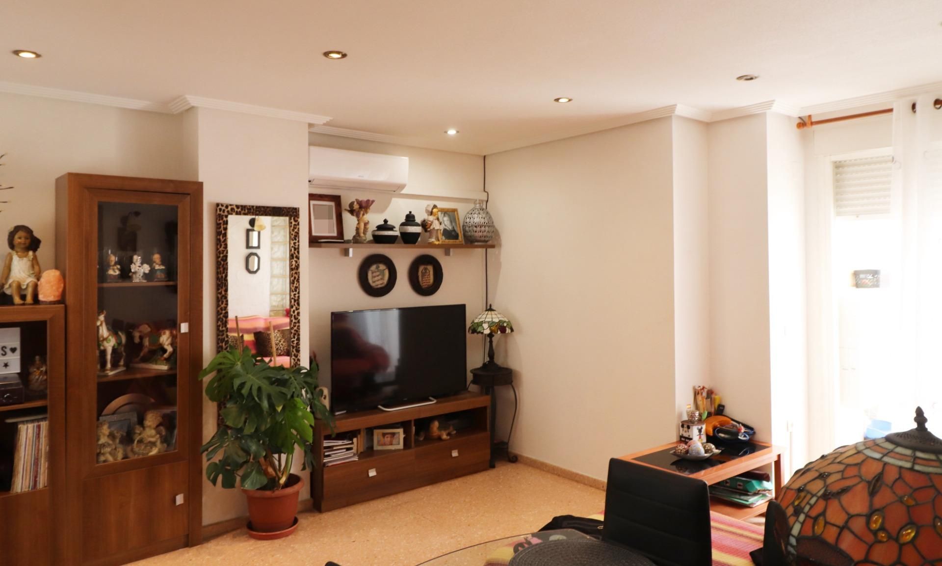 Sala d'estar de Dúplex en venda en Elda amb Aire condicionat i Terrassa