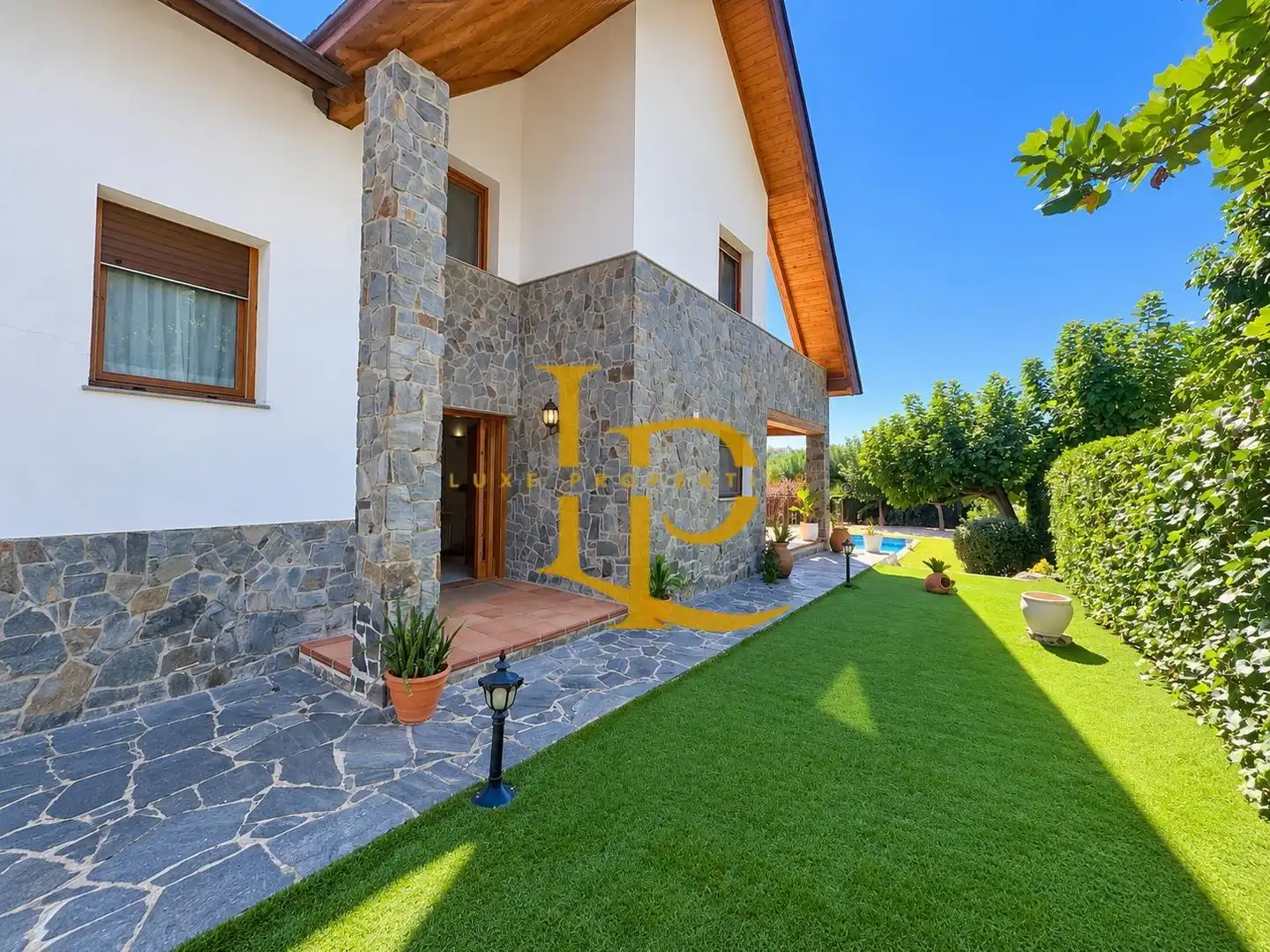 Casa con piscina en venta en Carrer Ametllers, imagen 3
