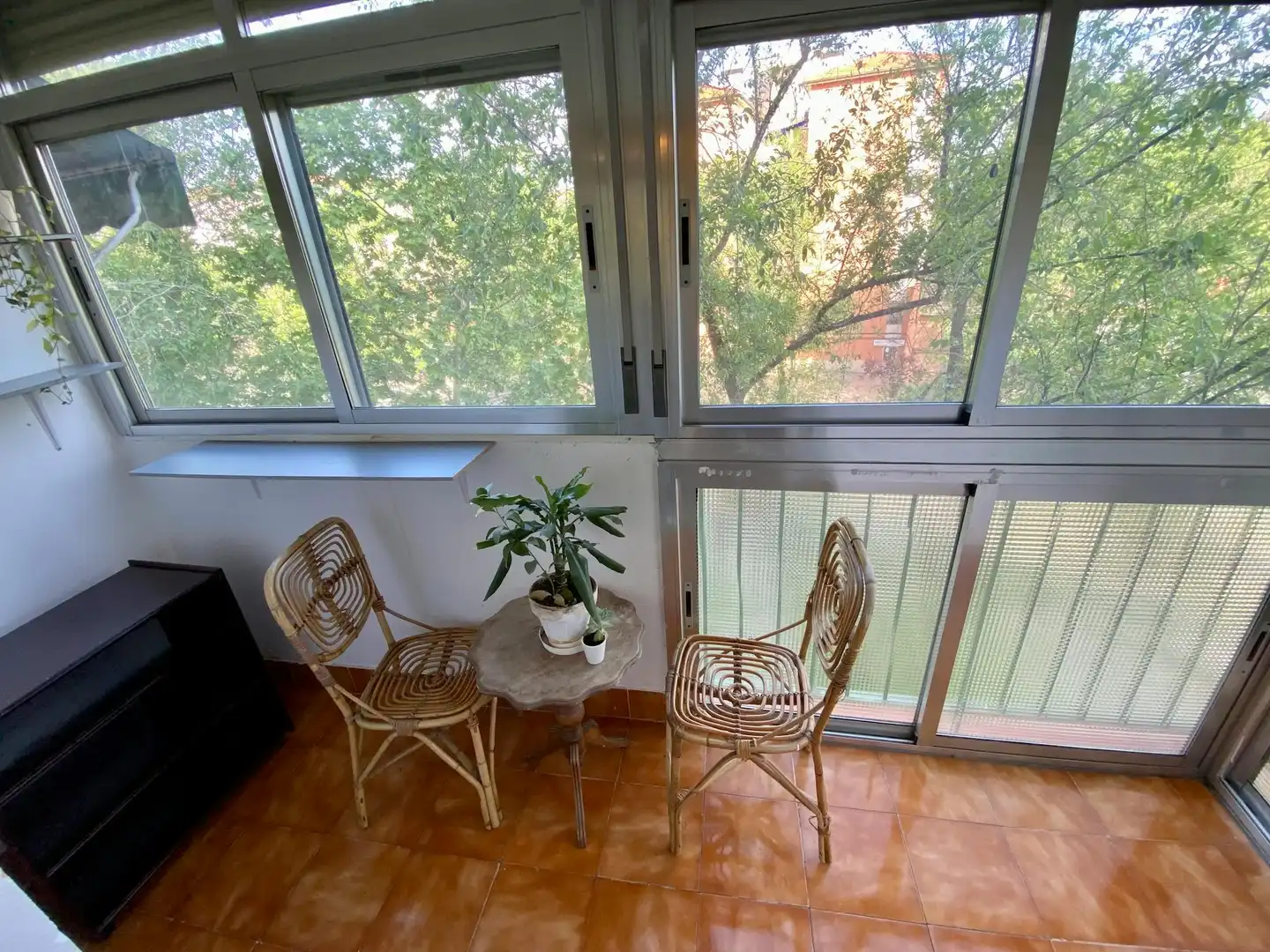 Balcony of Flat for share in Madrid  with Air Conditioner, Heating and Washing machine