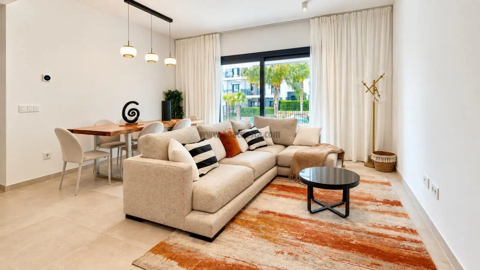 Apartamento con piscina en alquiler en Carlos Cano 16, imagen 2