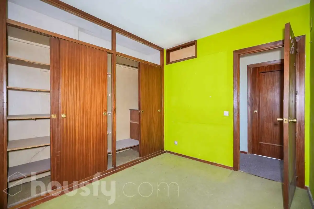 Habitación de Apartamento en venta en Madrid con Calefacción, Terraza y Piscina comunitaria