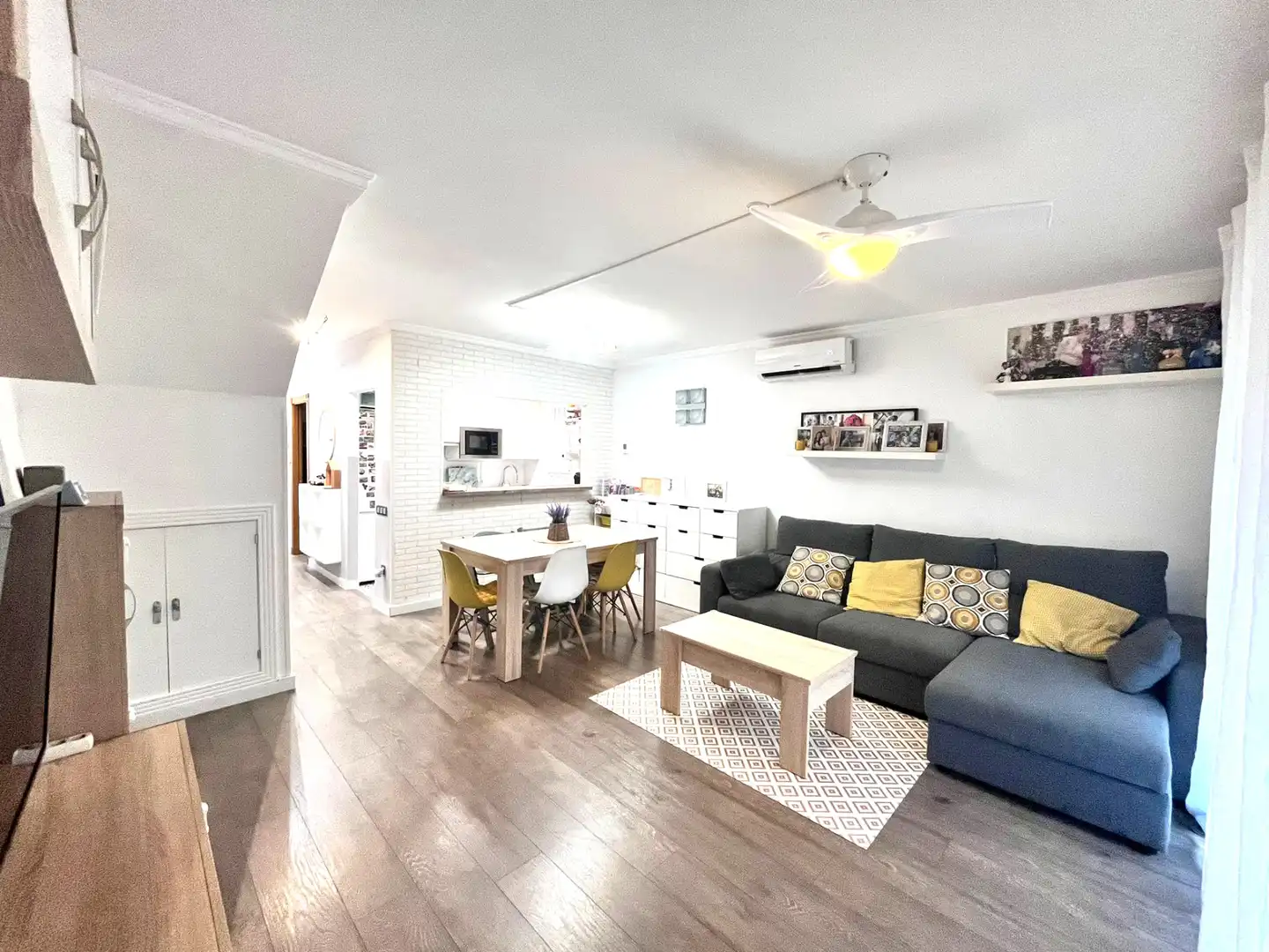 Sala de estar de Casa adosada en venta en Mont-roig del Camp con Aire acondicionado, Calefacción y Terraza