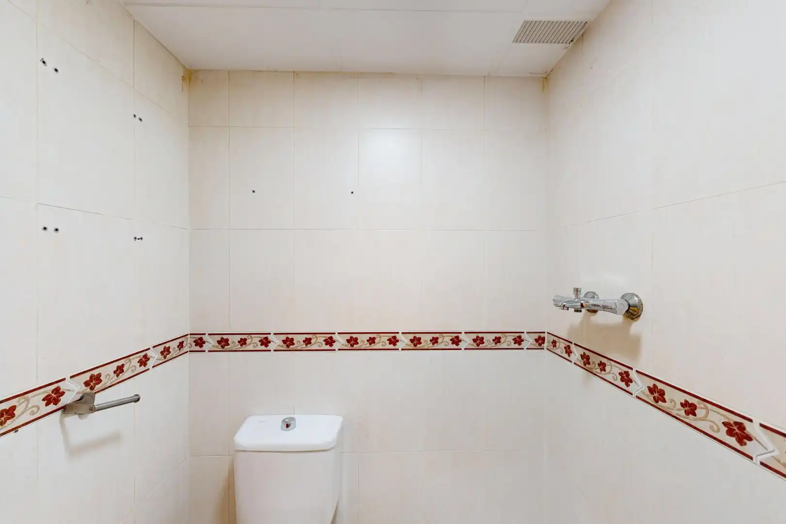 Baño de Casa adosada en venta en Murcia con Aire acondicionado, Terraza y Trastero