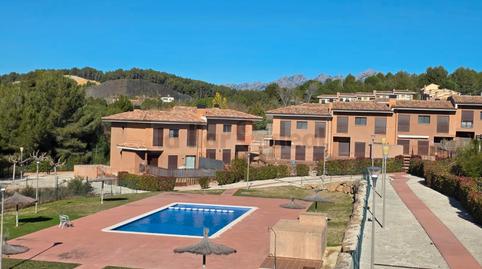Foto 2 de Casa adosada en venda a Avinguda Moixeró, Sant Esteve Sesrovires, Barcelona