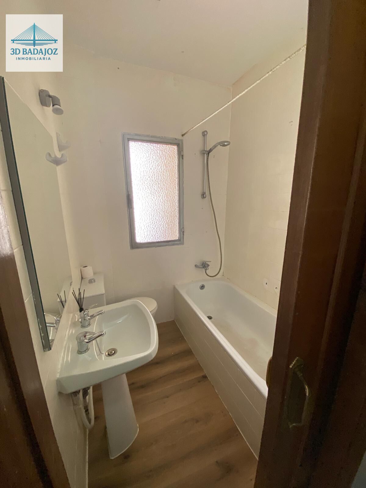 Bany de Pis de lloguer en Badajoz Capital amb Terrassa i Balcó