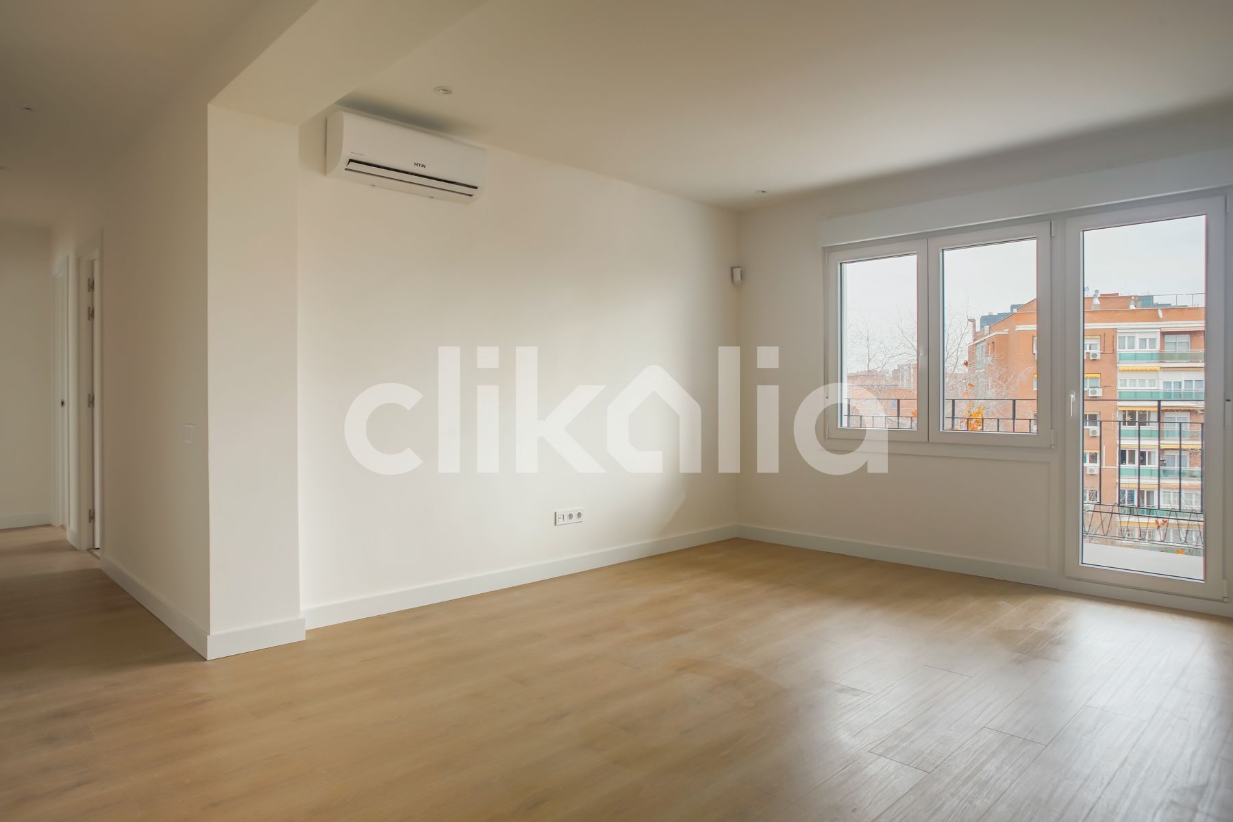 Bedroom of Flat for sale in  Madrid Capital  with Air Conditioner, Heating and Terrace