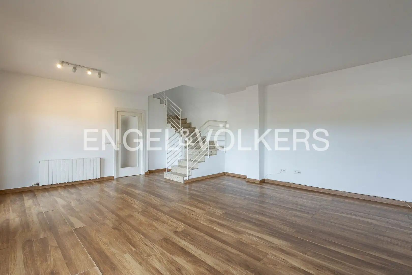 Sala de estar de Casa o chalet en venta en Vallirana con Calefacción, Jardín privado y Parquet