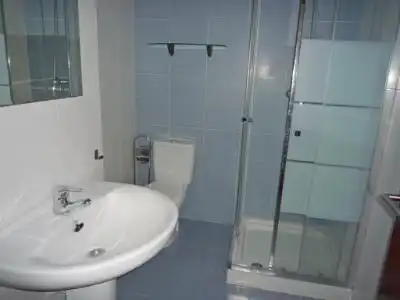 Badezimmer von Wohnung zum Verkauf in Santander mit Heizung, Parkett und Abstellraum