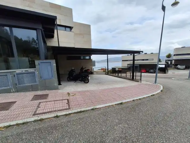 Aparcament de Pis en venda en Baiona amb Terrassa