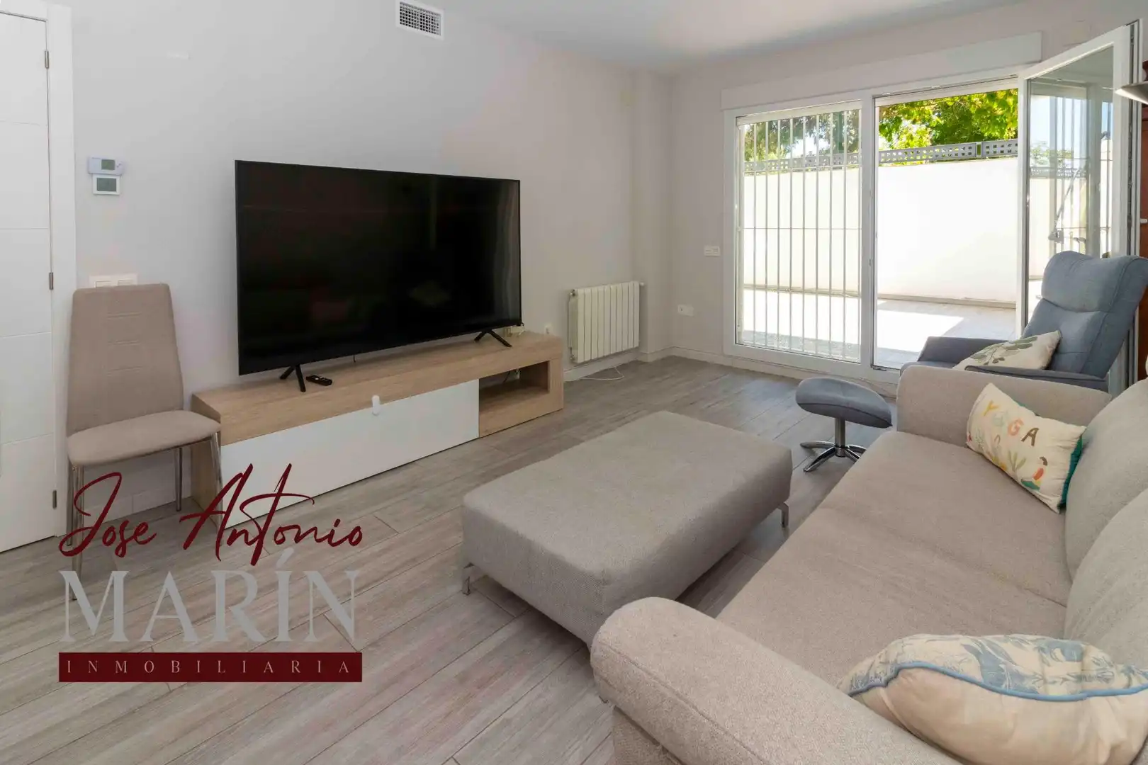 Sala d'estar de Apartament en venda en Badajoz amb Aire condicionat, Calefacció i Jardí privat