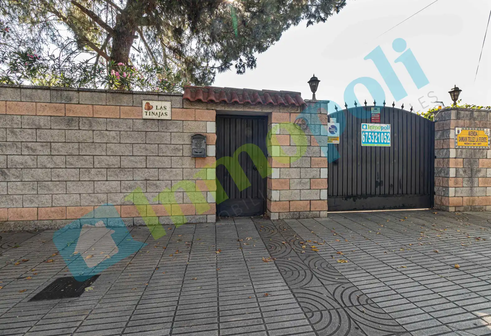 Vista exterior de Casa o xalet en venda en Badajoz amb Aire condicionat, Jardí privat i Terrassa