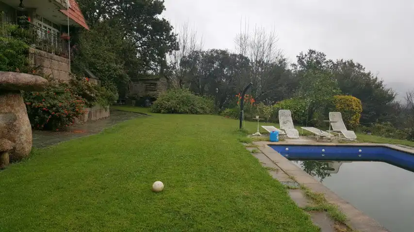 Piscina de Casa o chalet en venta en Pontevedra Capital  con Calefacción, Jardín privado y Terraza
