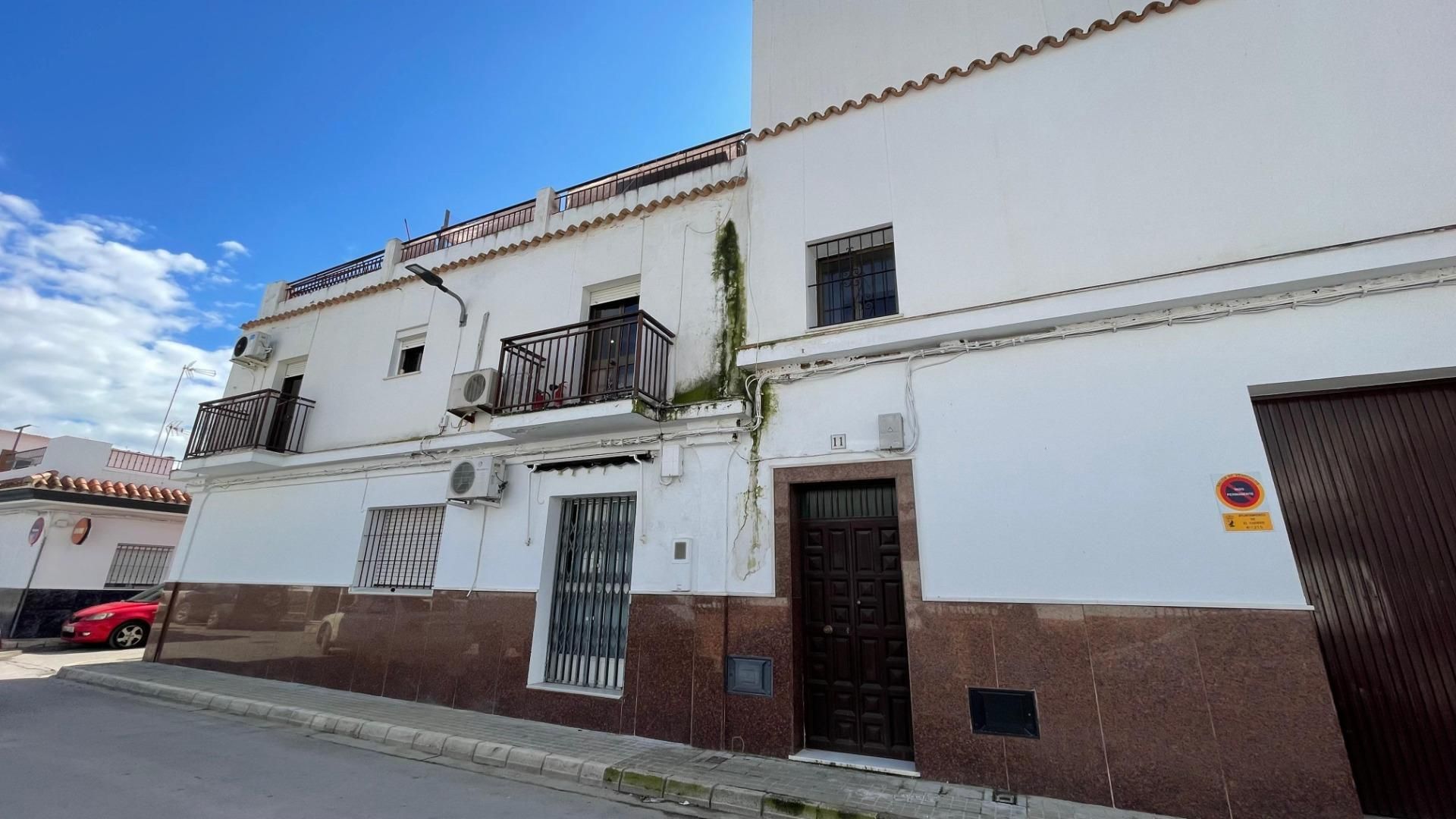 Vista exterior de Piso en venta en El Cuervo de Sevilla con Aire acondicionado