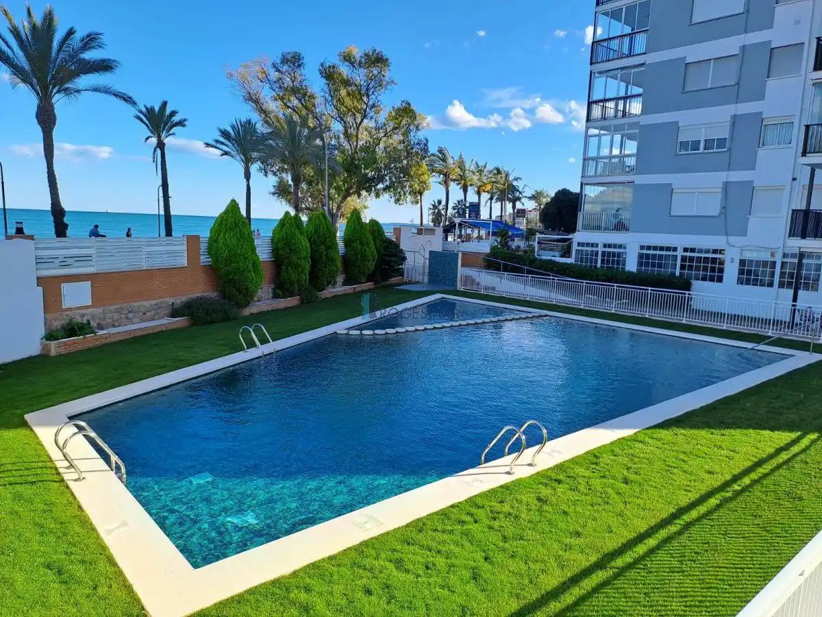 Piscina de Apartament en venda en Benicasim / Benicàssim amb Piscina comunitària