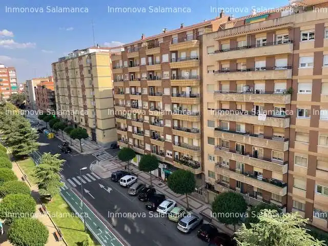Piso de alquiler en Salesas