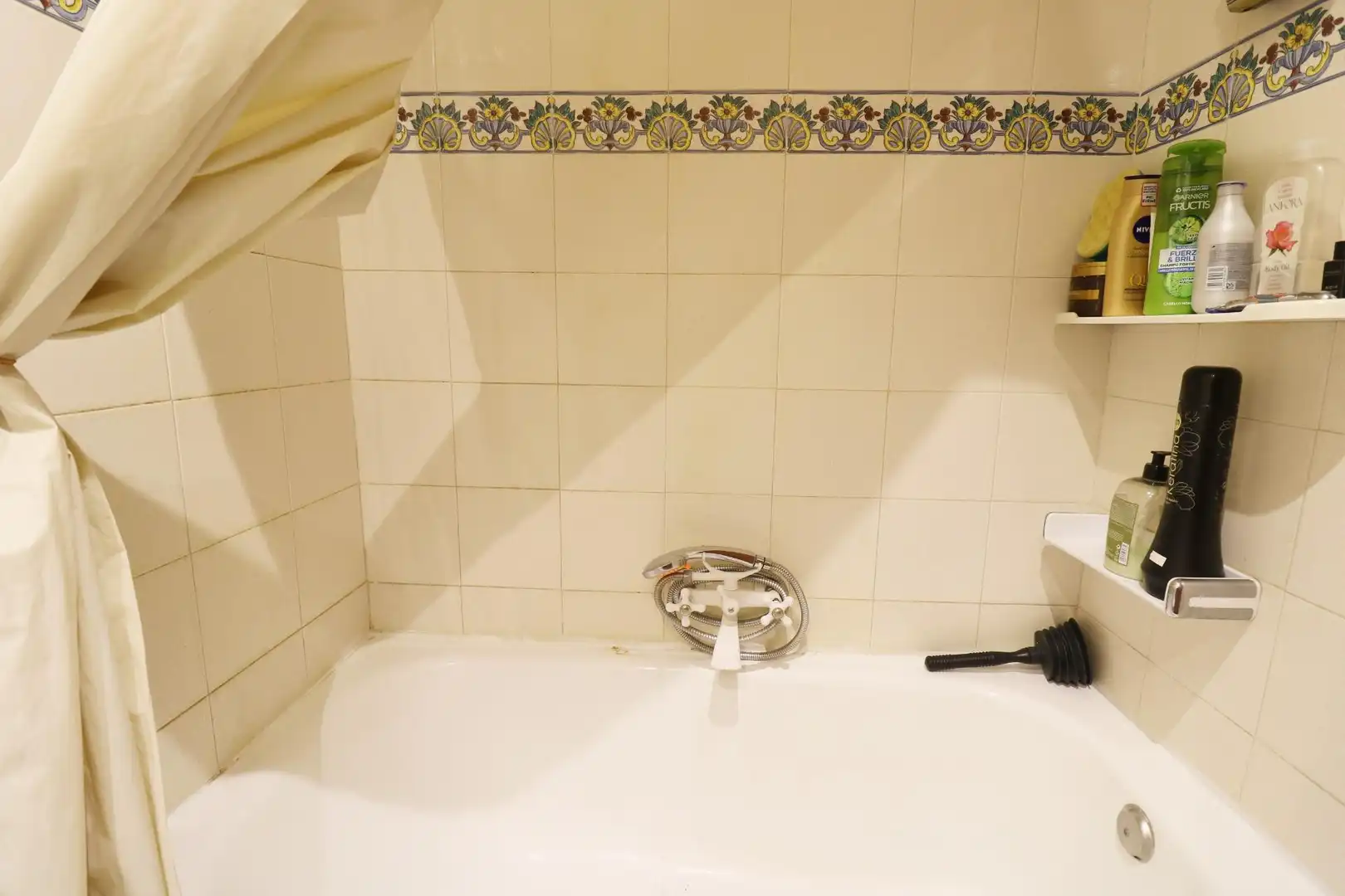 Bathroom of Flat for rent in Elche / Elx  with Air Conditioner, Furnished and Balcony