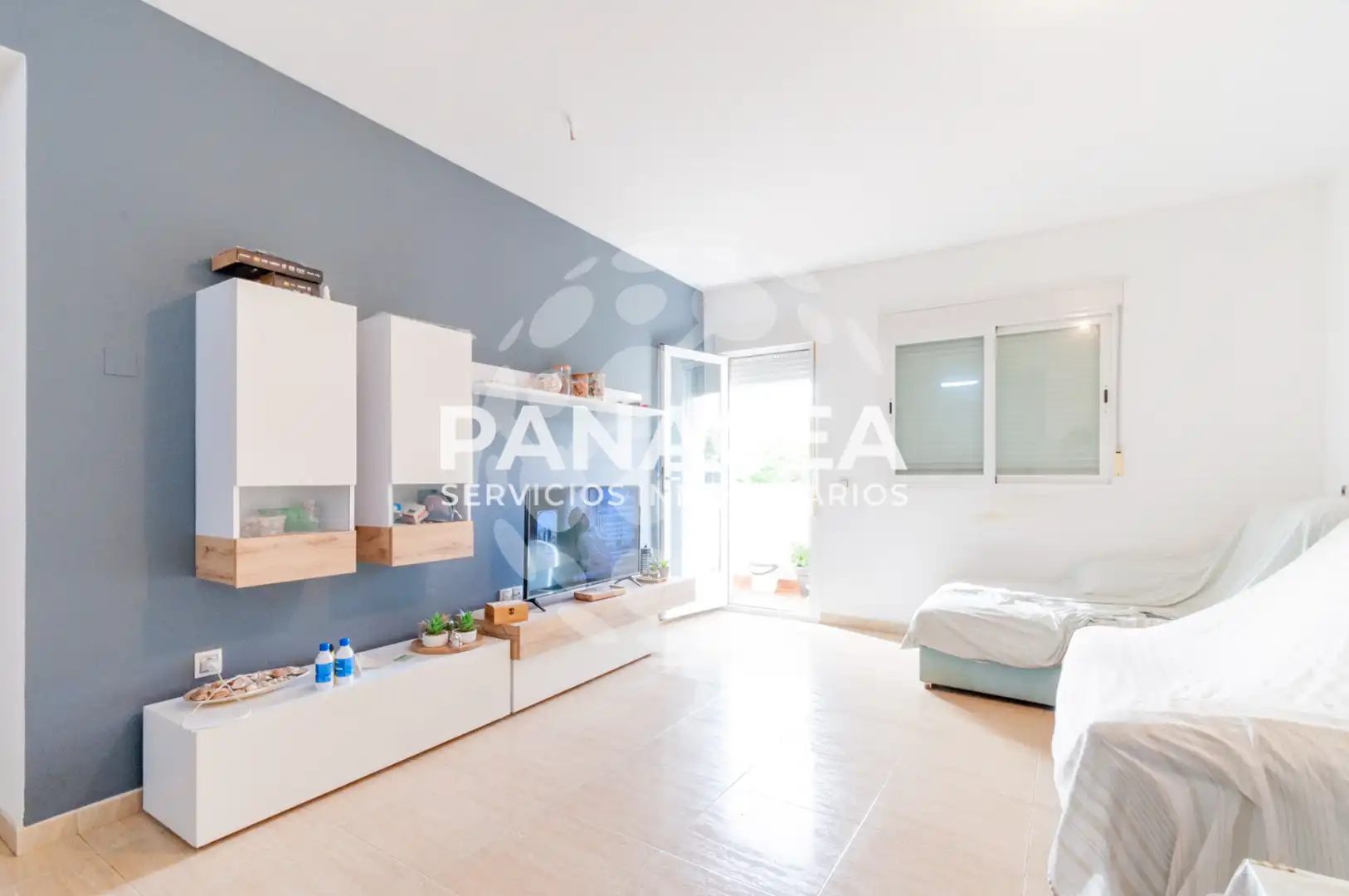 Sala de estar de Piso en venta en El Ejido con Amueblado, TV y Balcón