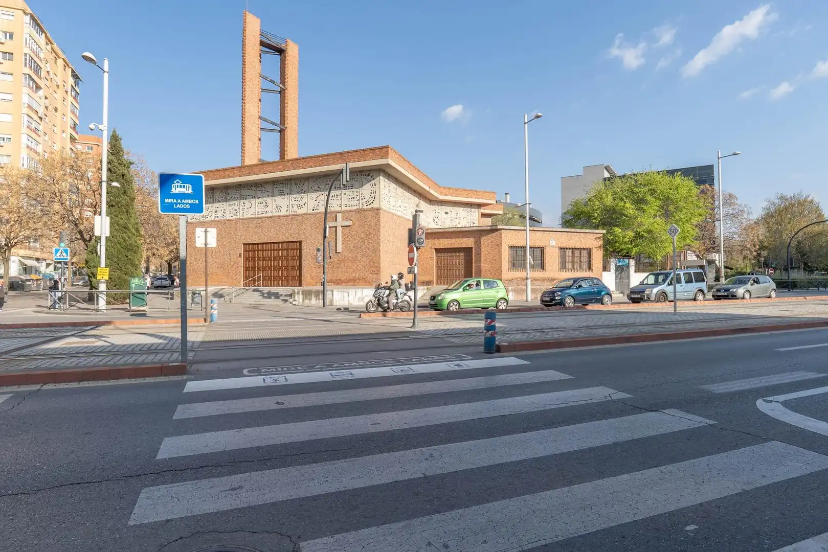 Vista exterior de Pis en venda en Granada amb Aire condicionat i Balcó
