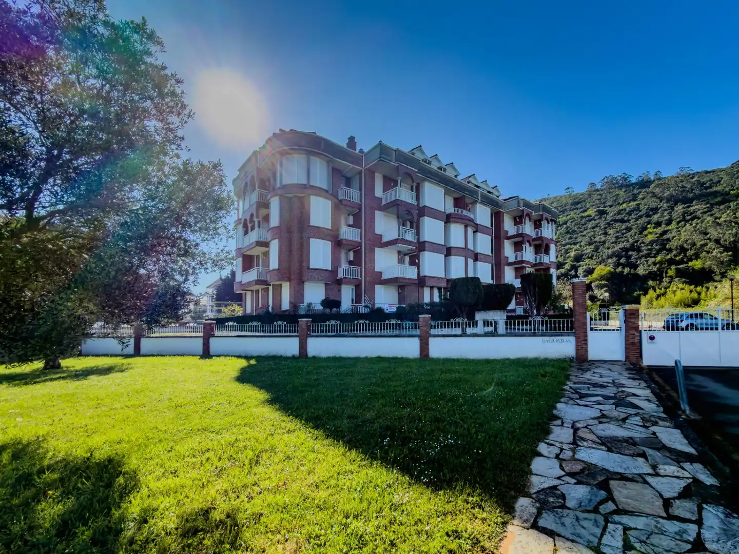 Vista exterior de Planta baja en venta en Noja con Calefacción, Jardín privado y Terraza